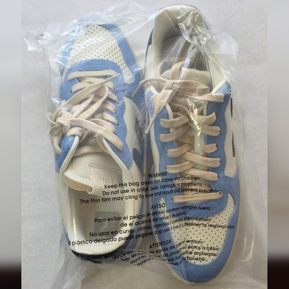 Veja V-10 Sneakers - Picture 13 of 13